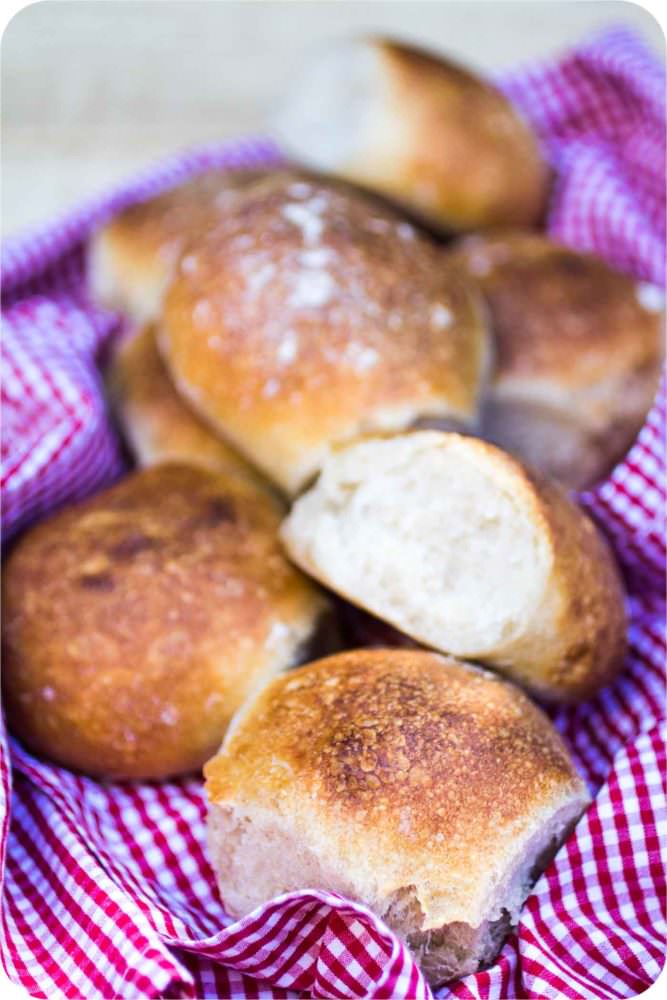 Bürli sind ein echter Schweizer Brot-Klassiker mit einem Ruchmehl-Anteil