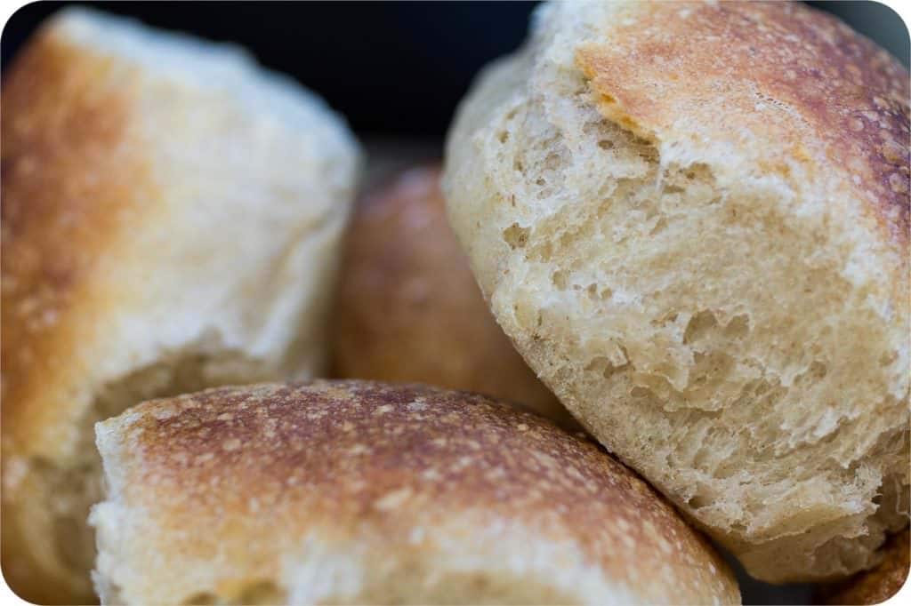 Bürli sind ein echter Schweizer Brot-Klassiker mit einem Ruchmehl-Anteil