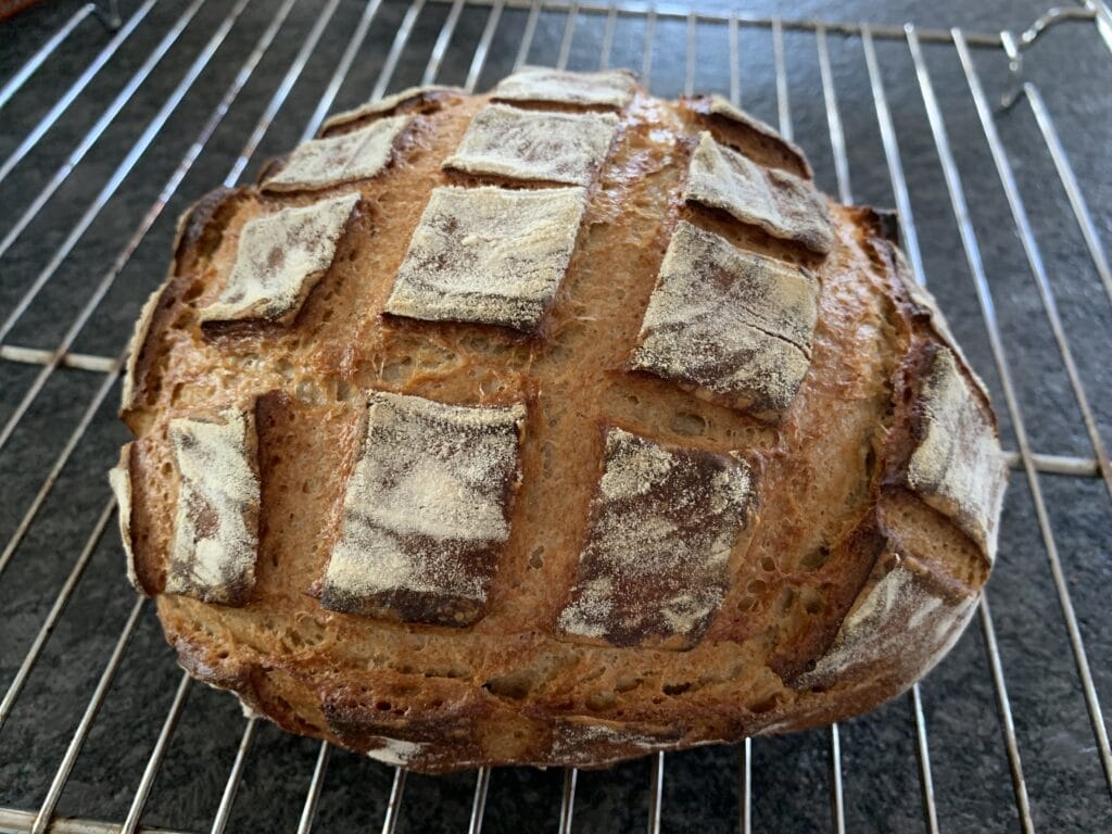 Weizen-Roggenbrot mit Sauerteig - ein herrlich saftiges Brot!