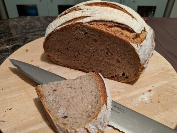 Weizen-Roggenbrot Mit Sauerteig - Ein Herrlich Saftiges Brot!