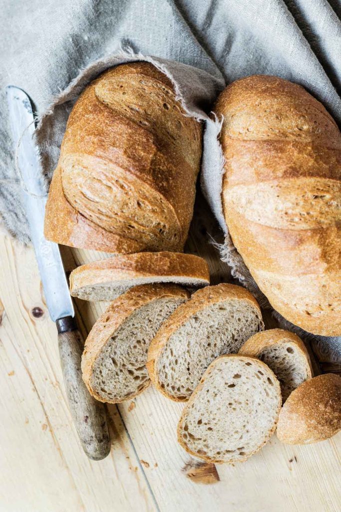 Das Ruchbrot ist ein typisch schweizerisches Brot.